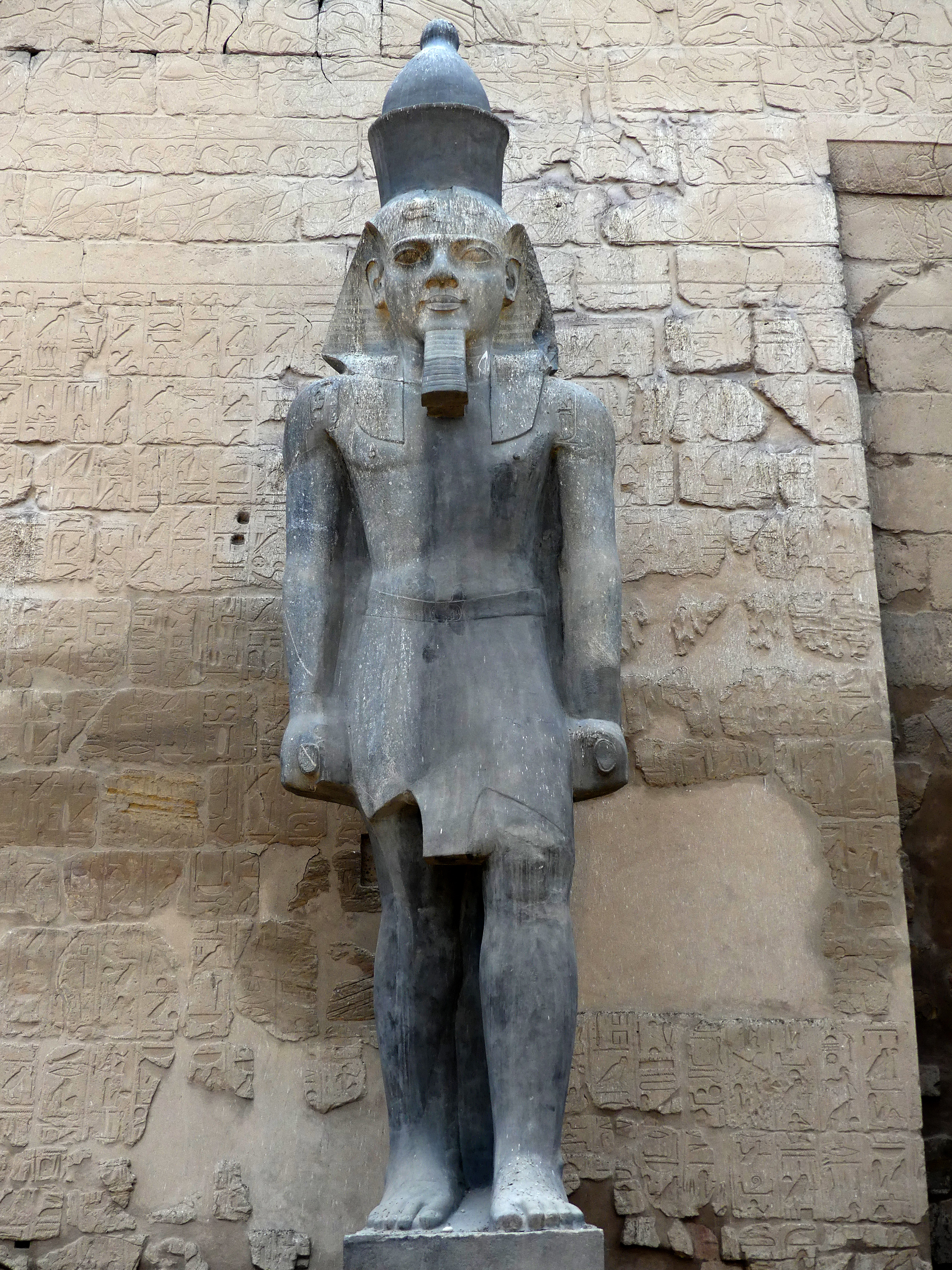 statue