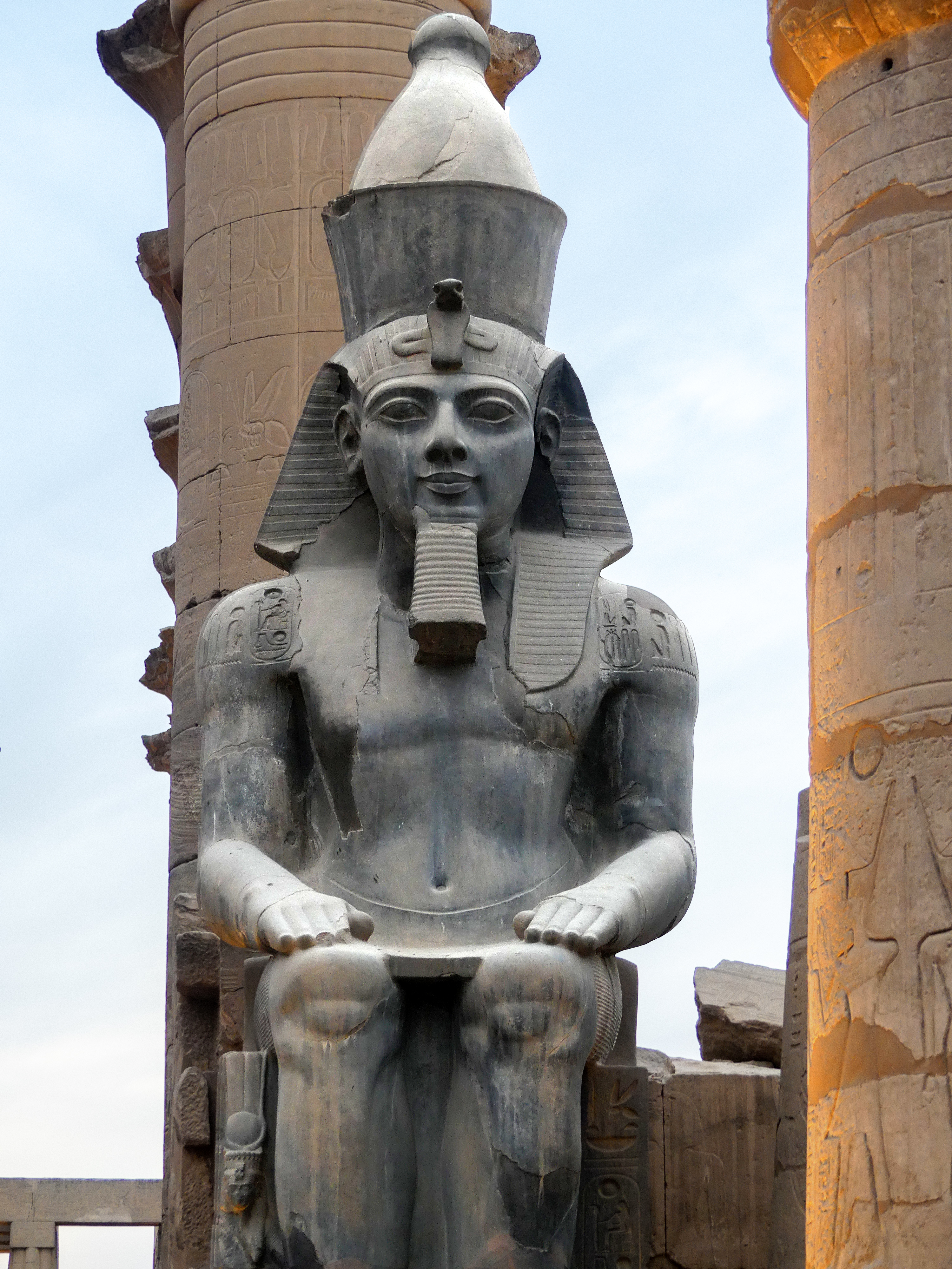 statue