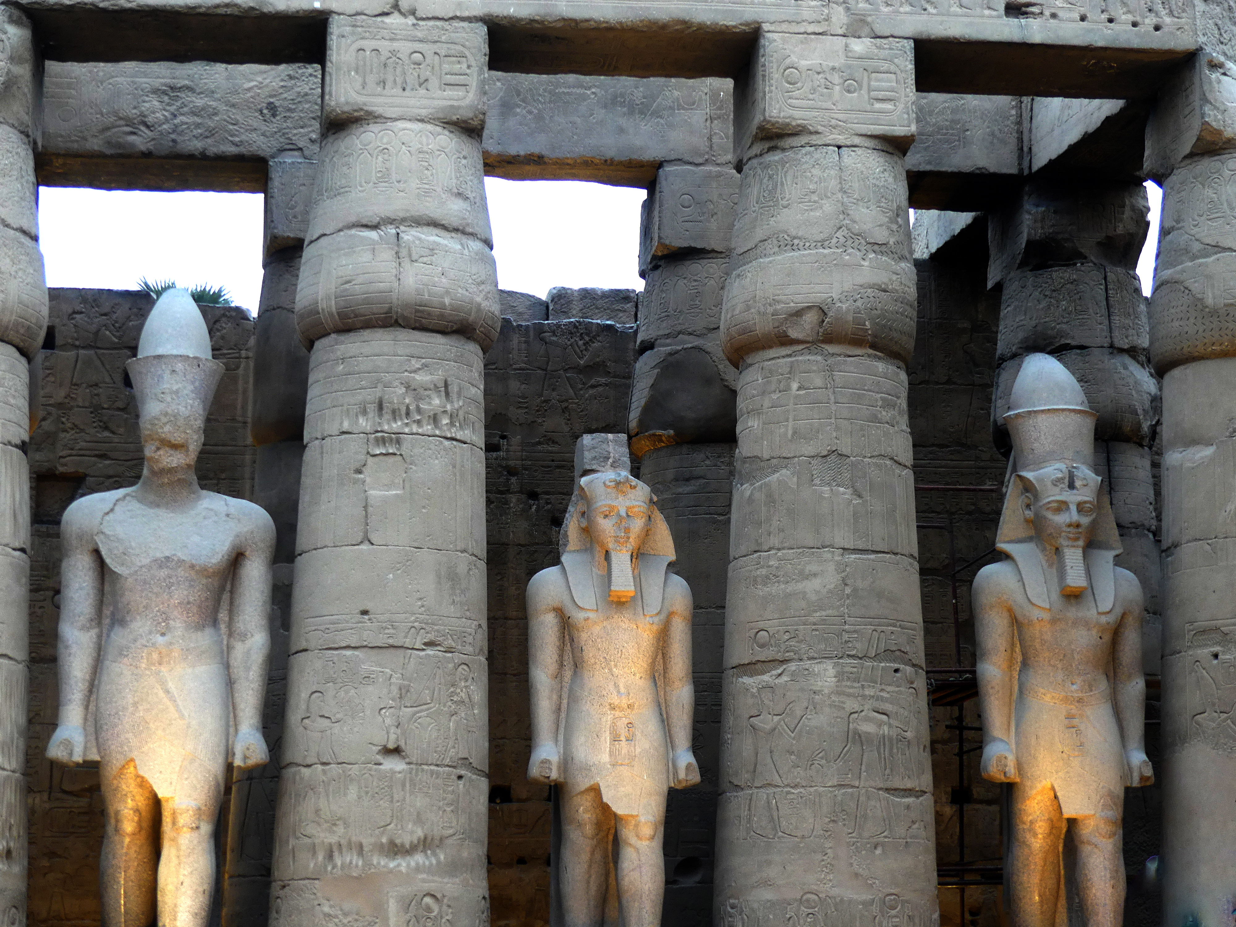 statues
