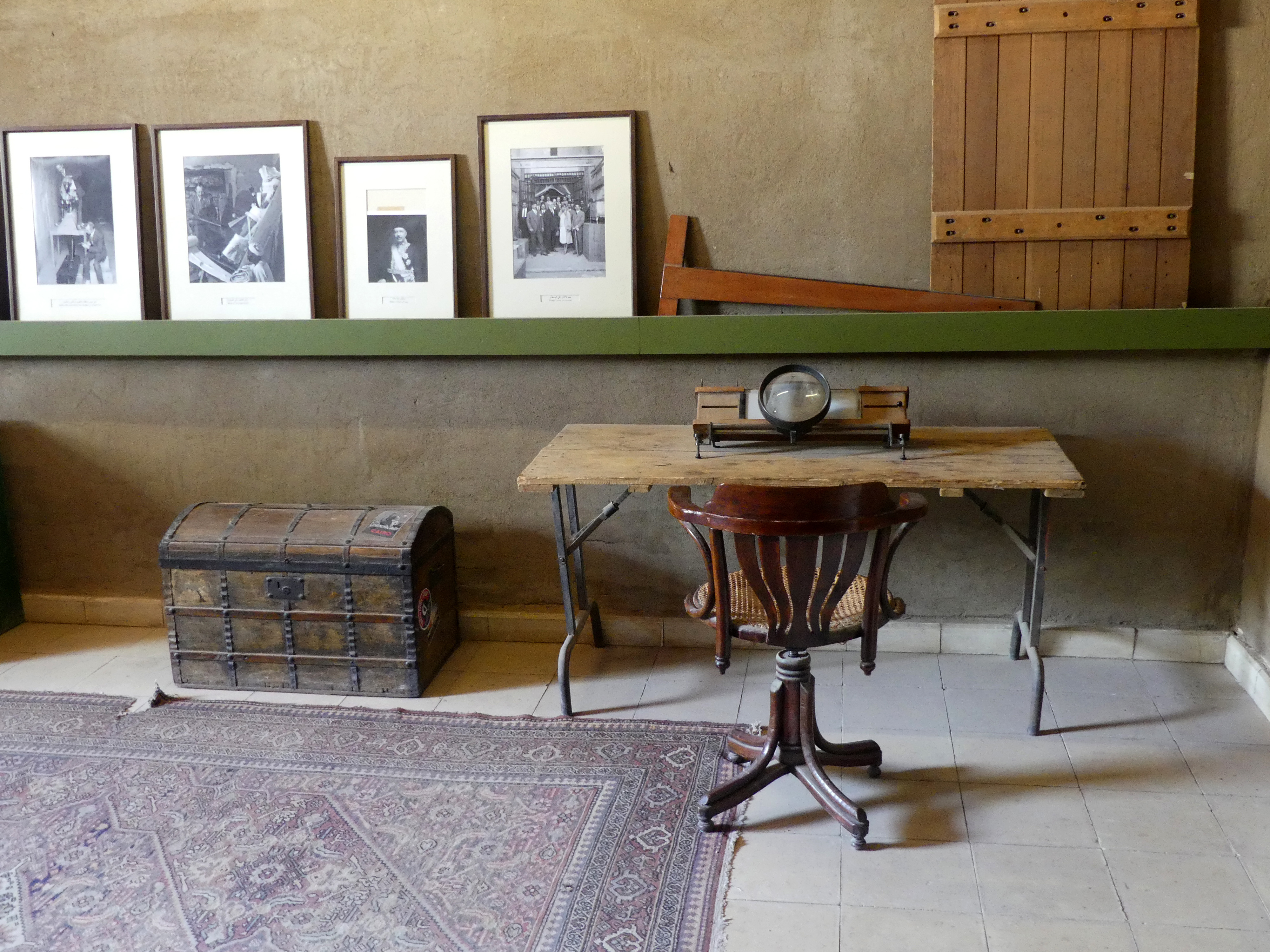 Howard Carter magnifier