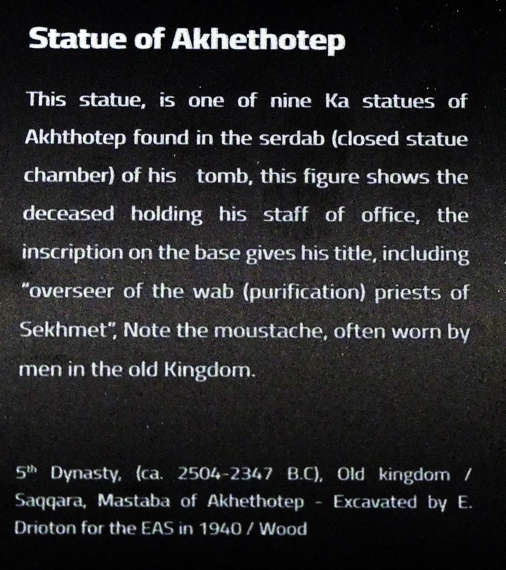 statue text